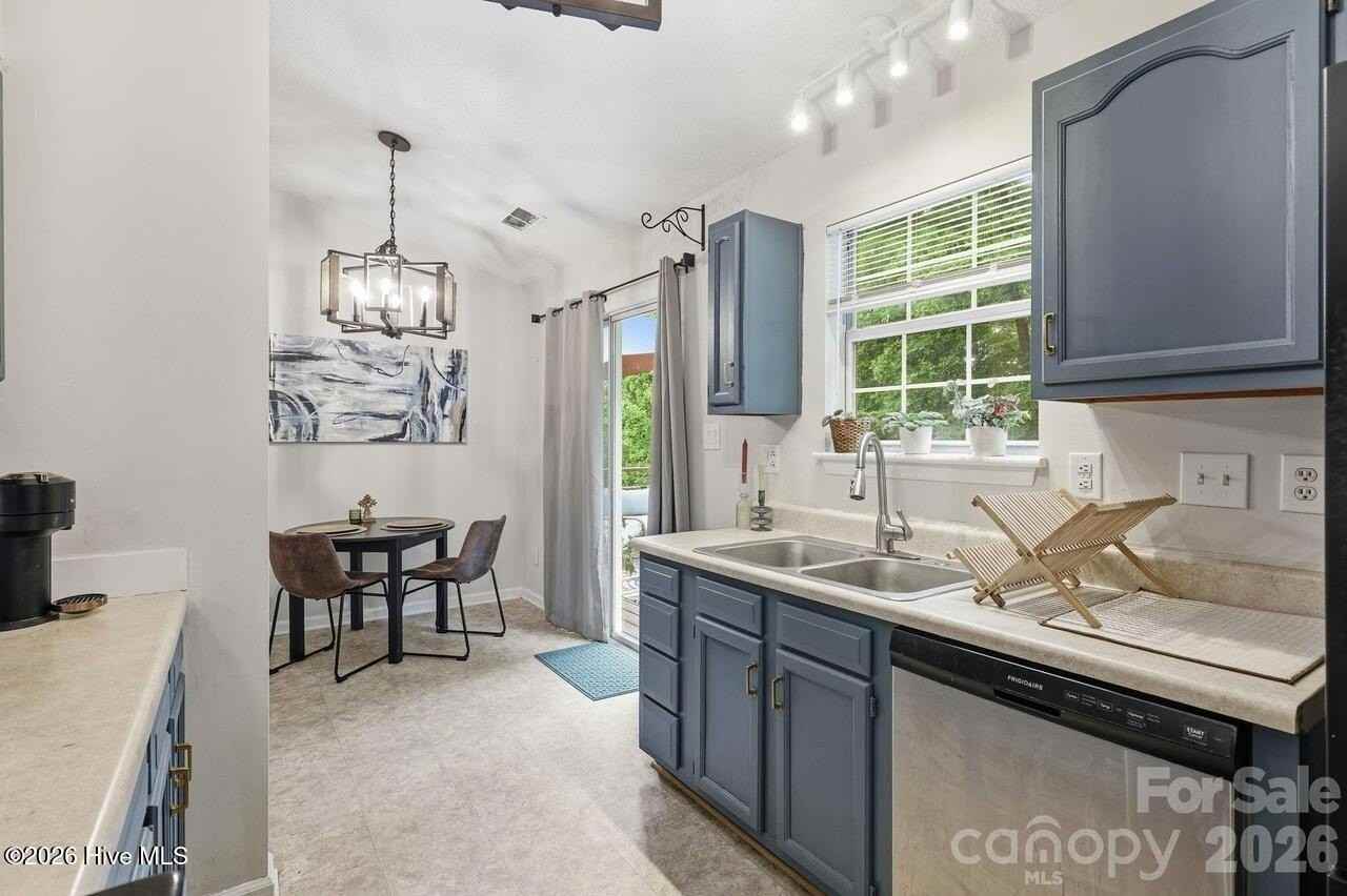 1221 Capps Hollow Dr - Photo 4 of 20