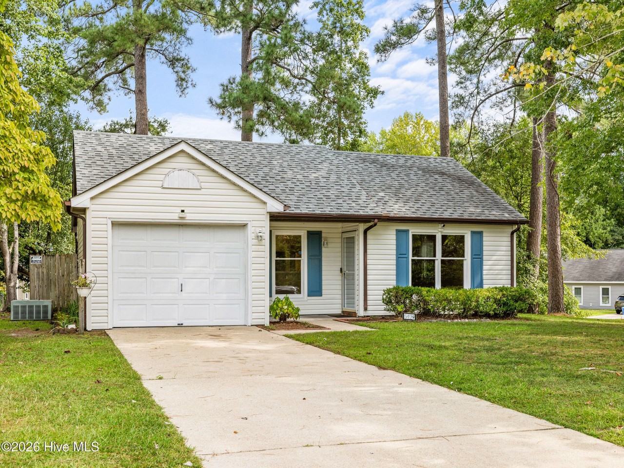 542 Shadowridge Rd - Photo 3 of 33