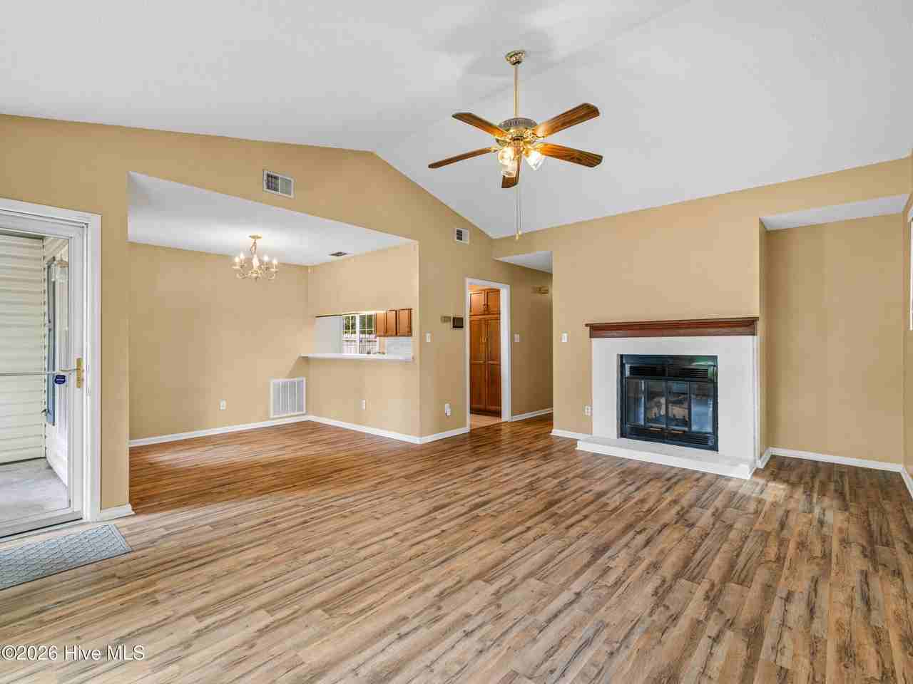 542 Shadowridge Rd - Photo 7 of 33