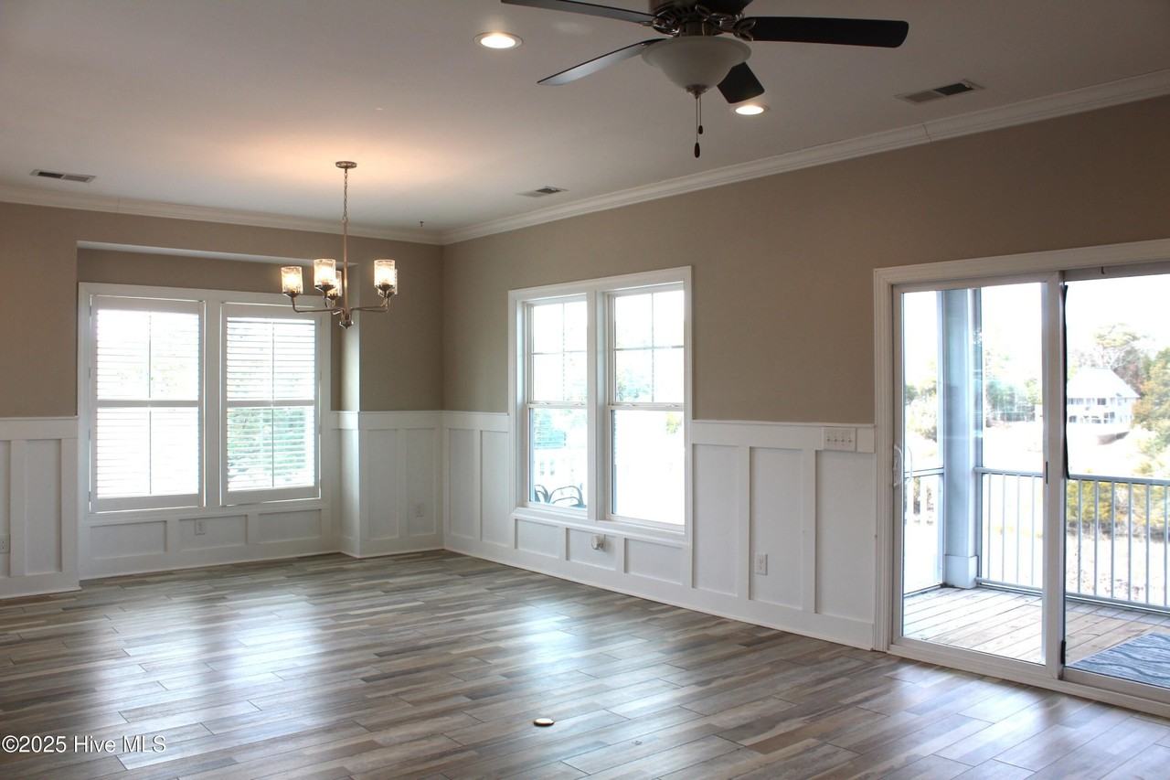 7406 Canal Ct - Photo 3 of 30