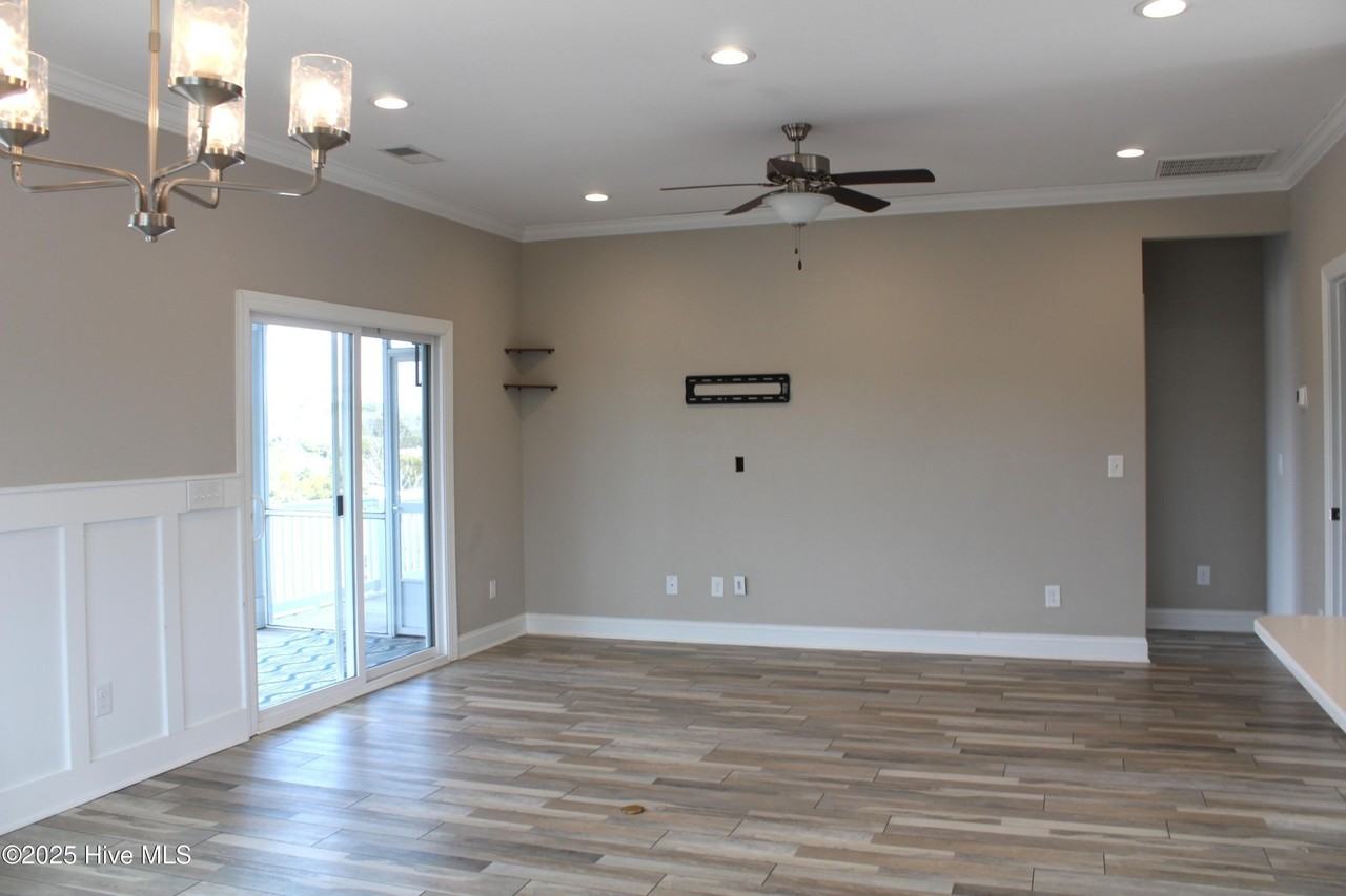 7406 Canal Ct - Photo 5 of 30