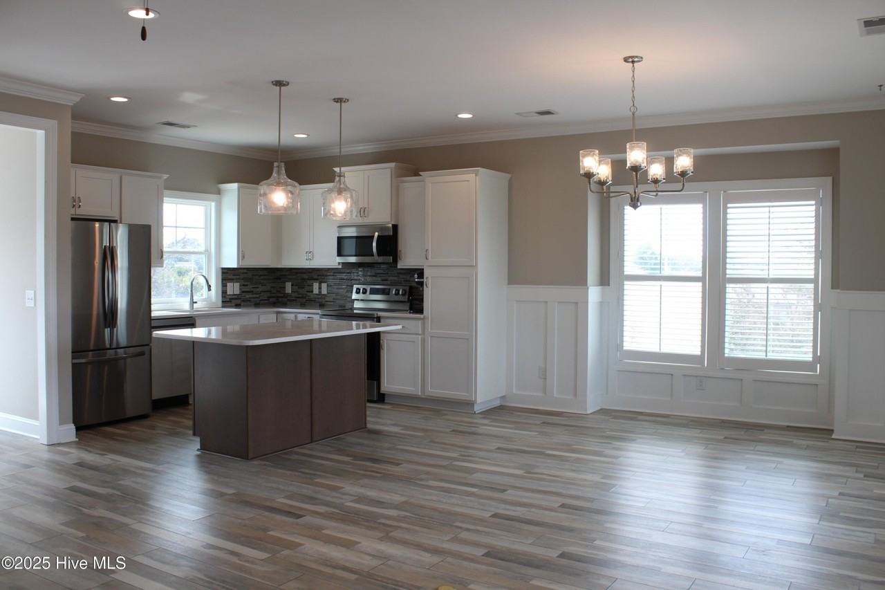 7406 Canal Ct - Photo 6 of 30