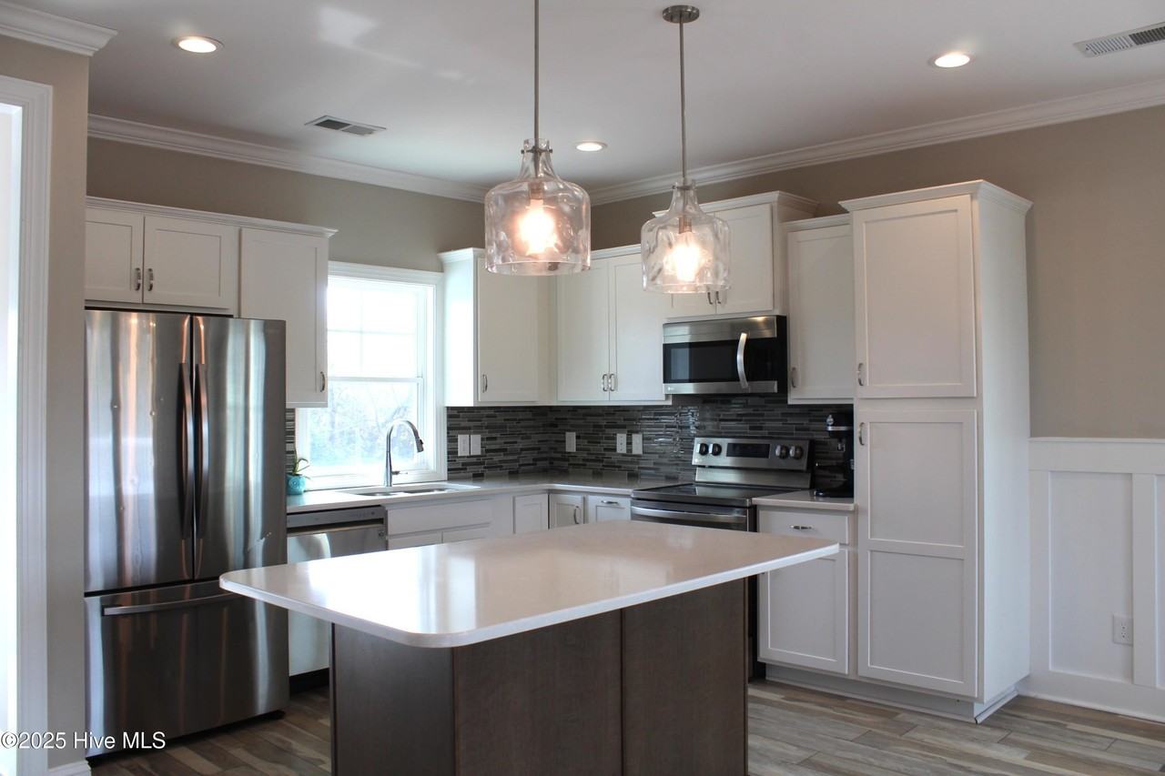 7406 Canal Ct - Photo 7 of 30
