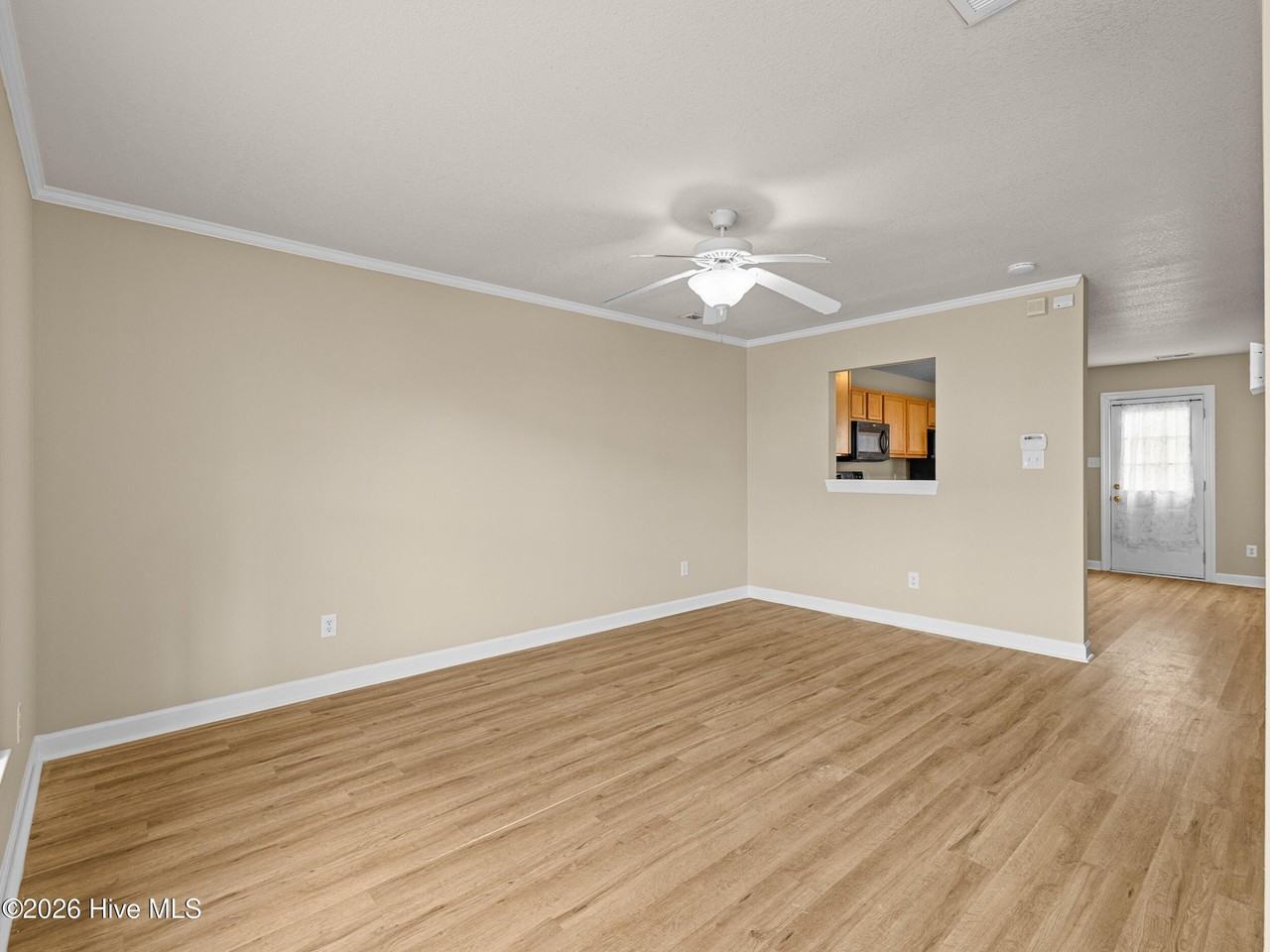 210 Bridgewood Dr - Photo 5 of 25