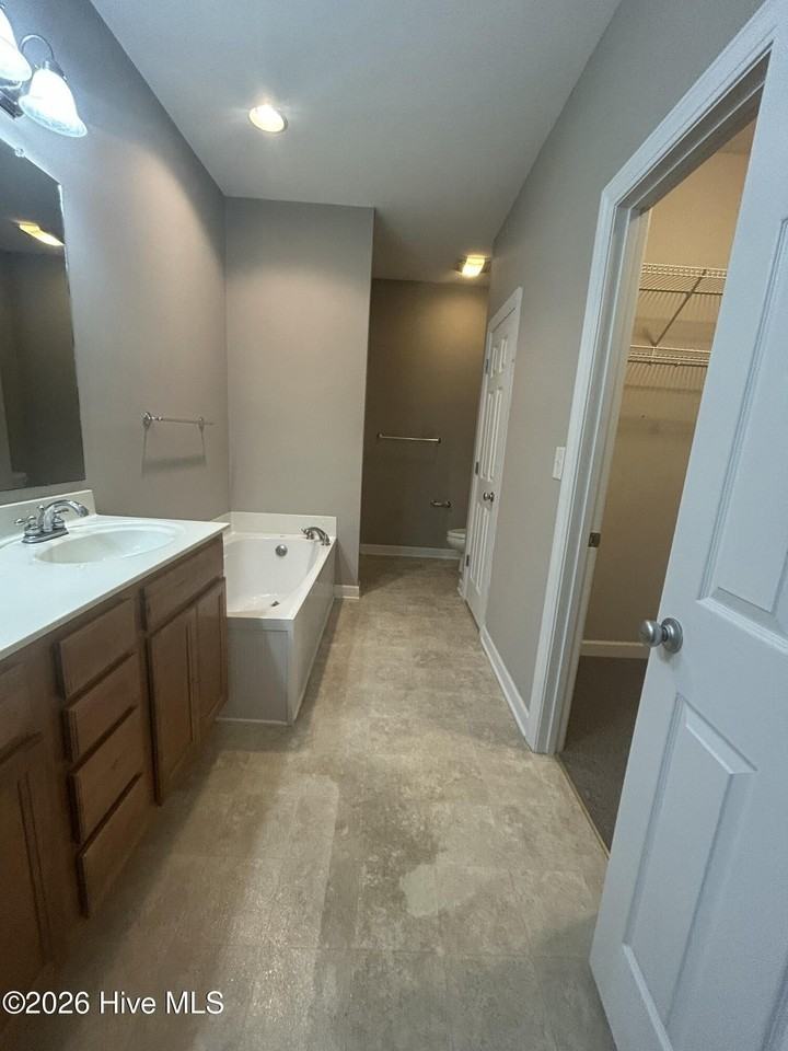 539 Village Green Dr #A - Photo 6 of 8