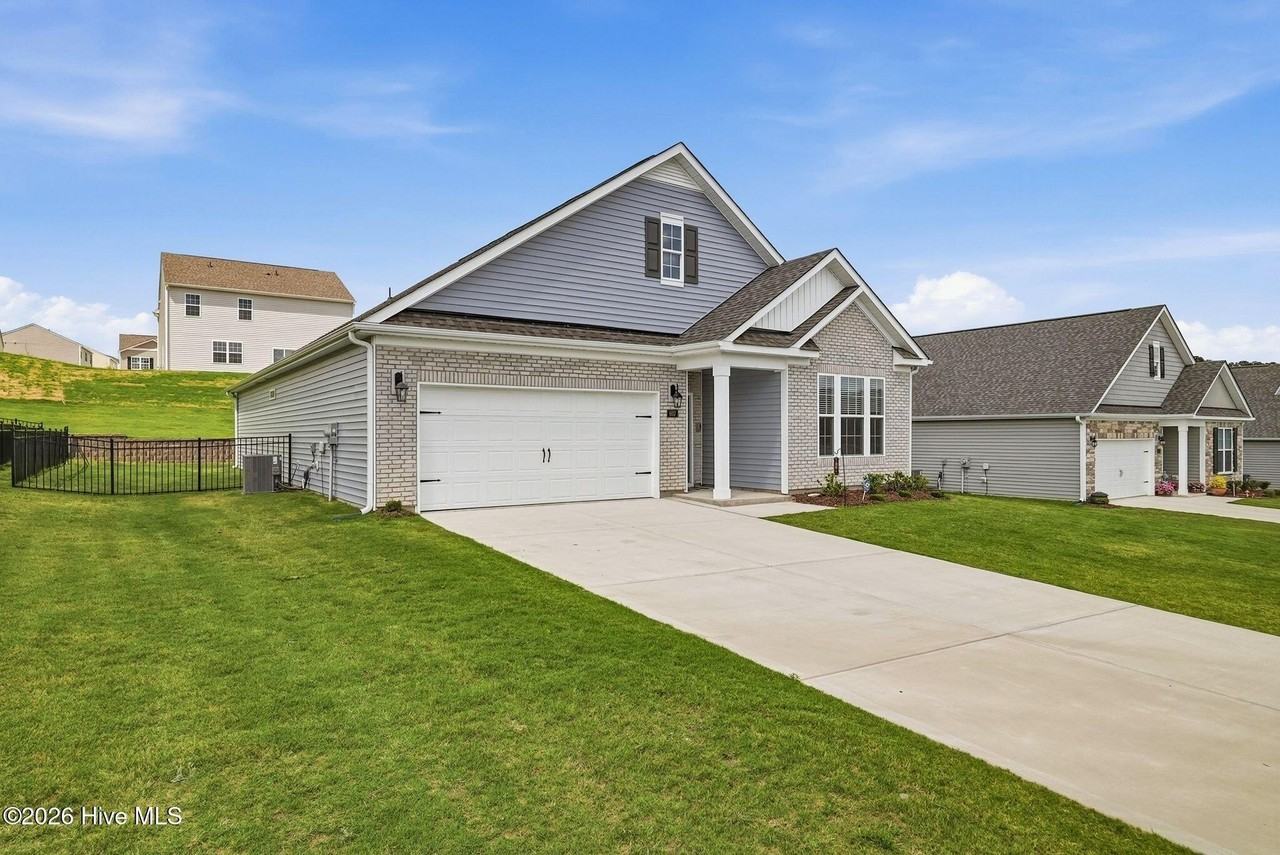 607 Pine Dune Ln - Photo 2 of 35