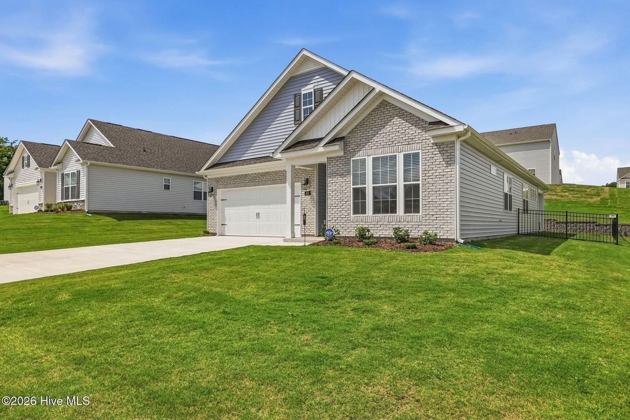 607 Pine Dune Ln - Photo 3 of 35