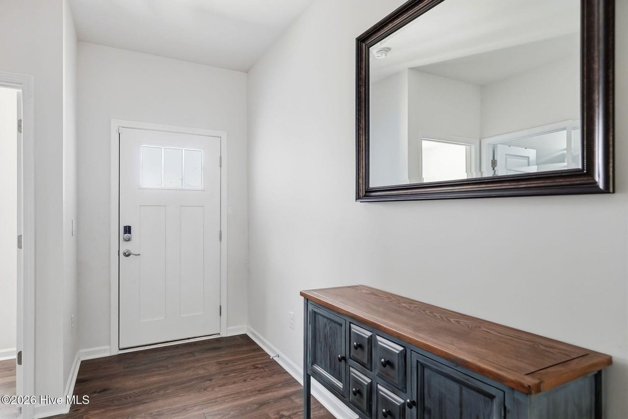 607 Pine Dune Ln - Photo 4 of 35