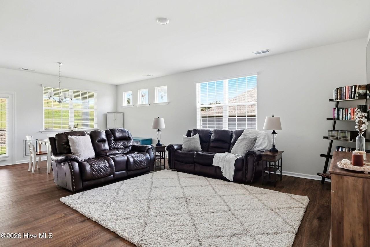607 Pine Dune Ln - Photo 5 of 35