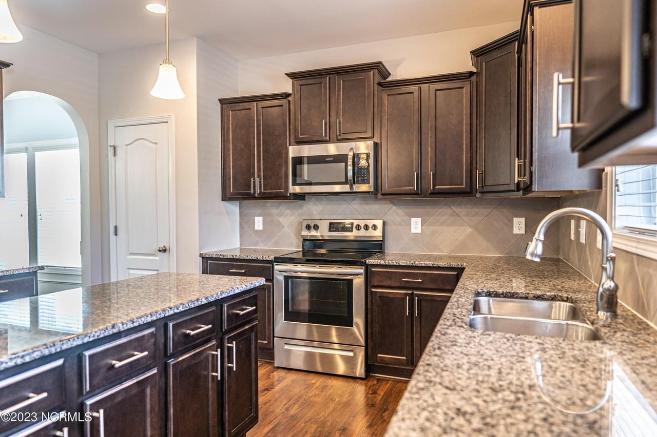 655 N Prince Henry Way - Photo 7 of 32