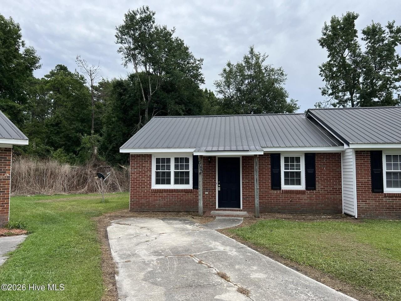 1711 Wine Press Ct - Photo 2 of 7