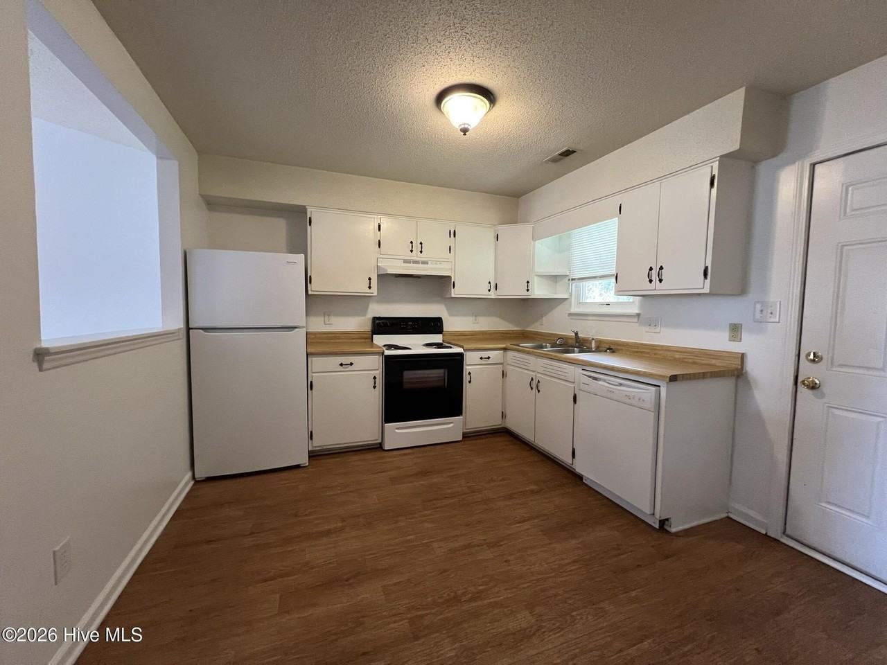 1711 Wine Press Ct - Photo 4 of 7