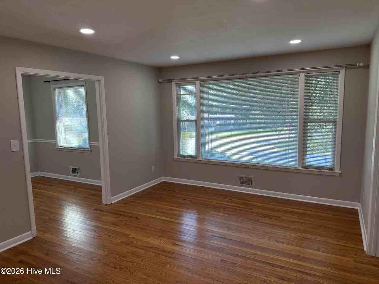 1115 Northwood Rd - Photo 5 of 31