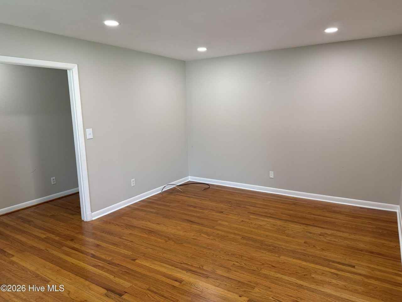 1115 Northwood Rd - Photo 6 of 31