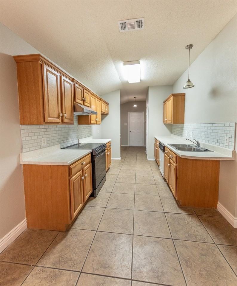 1705 77th St - Photo 4 of 10