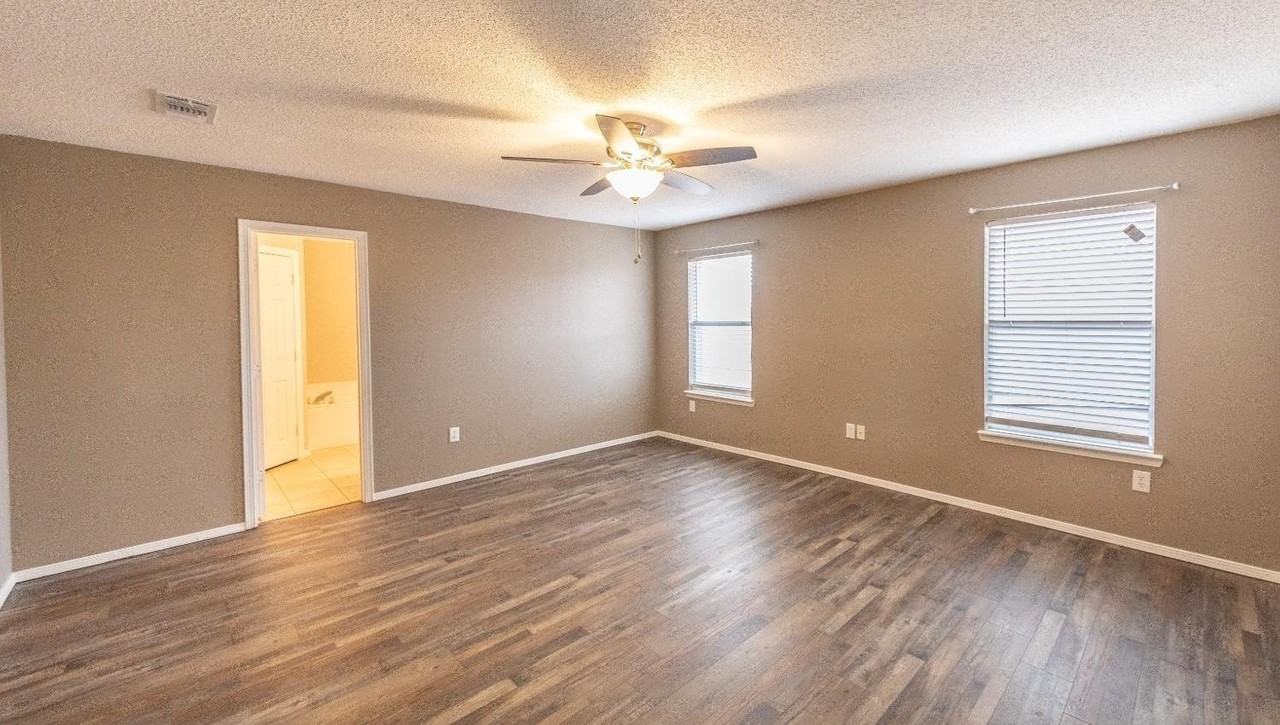 1705 77th St - Photo 5 of 10