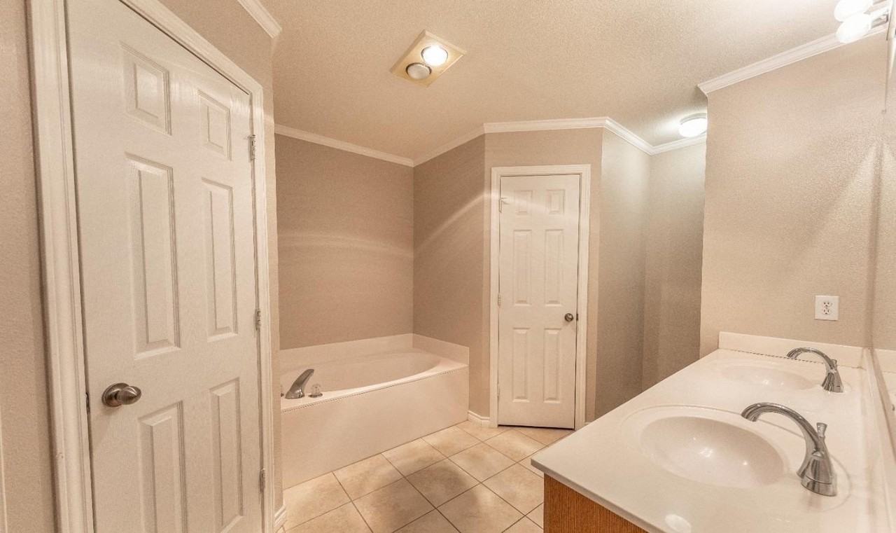 1705 77th St - Photo 6 of 10