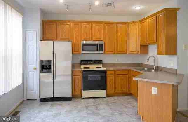 3857 Eisenhower Ave - Photo 7 of 31