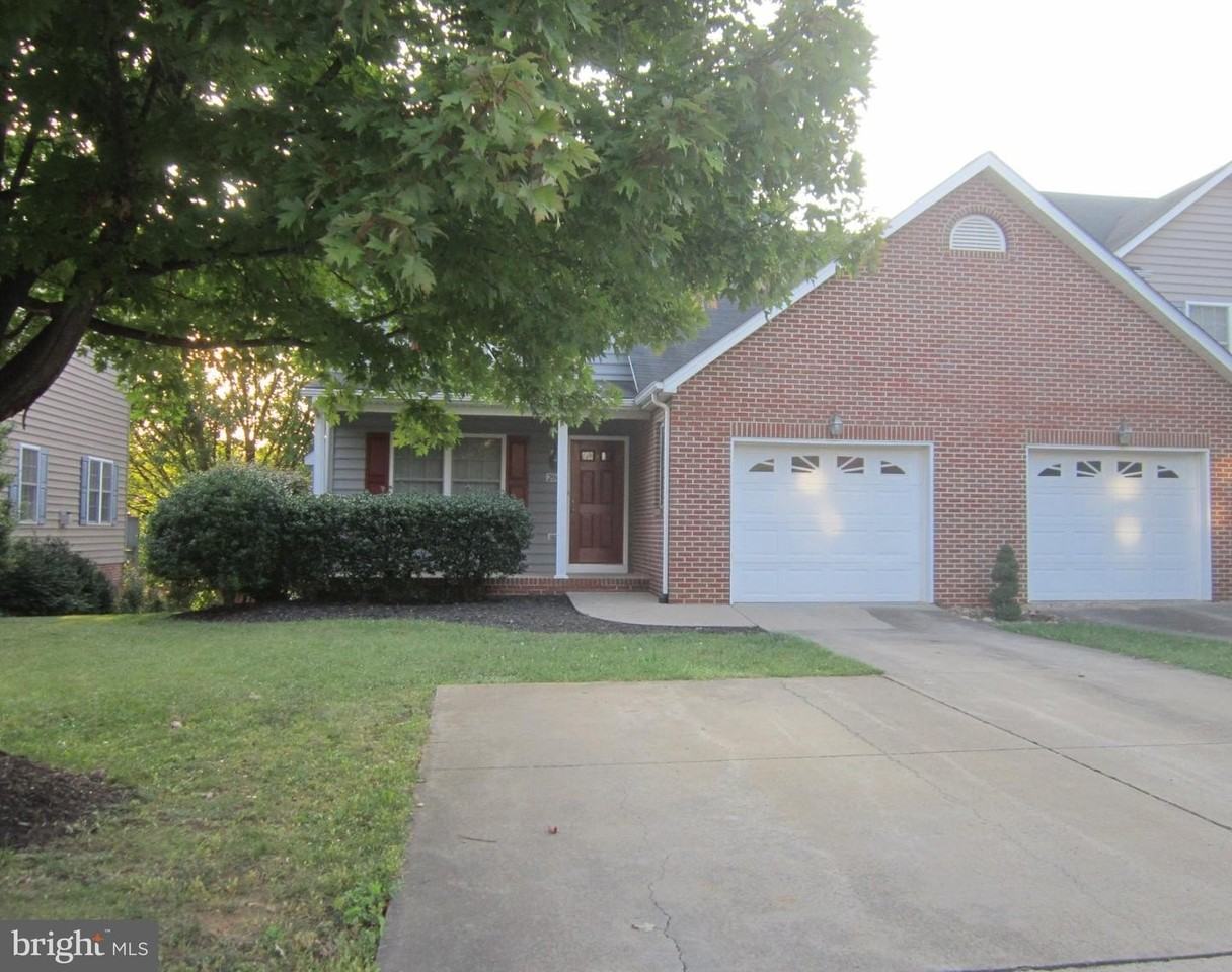 2040 Stoneleigh Dr - Photo 3 of 16
