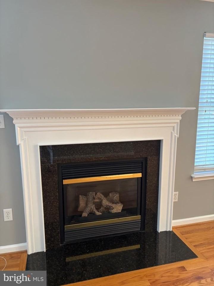 2040 Stoneleigh Dr - Photo 5 of 16