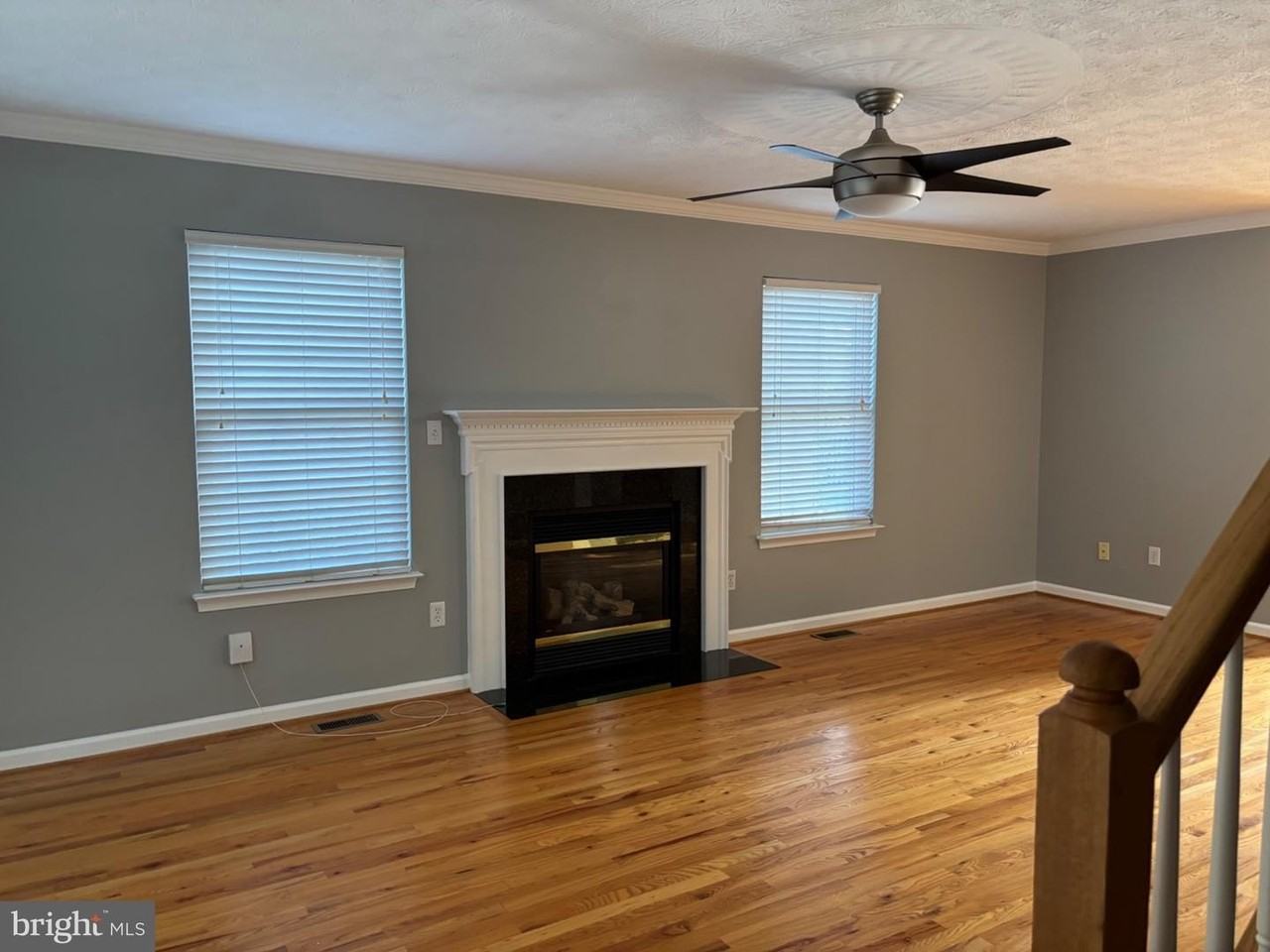 2040 Stoneleigh Dr - Photo 7 of 16
