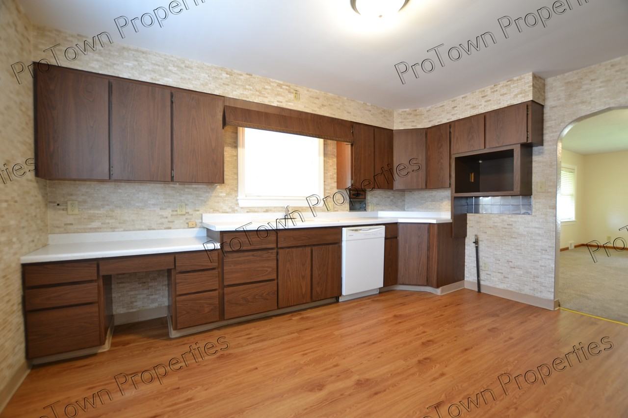 1307 Colorado Avenue - Photo 3 of 12