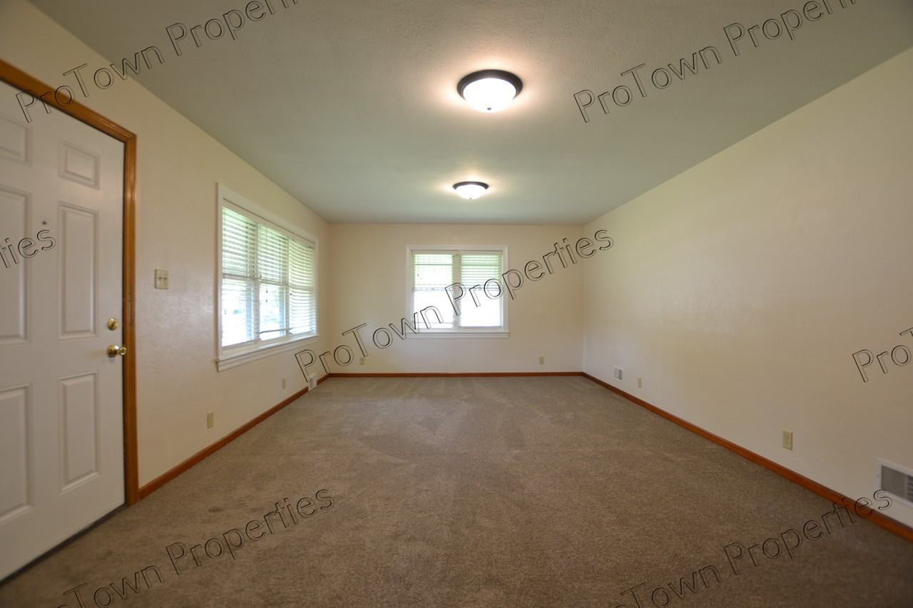 1307 Colorado Avenue - Photo 4 of 12
