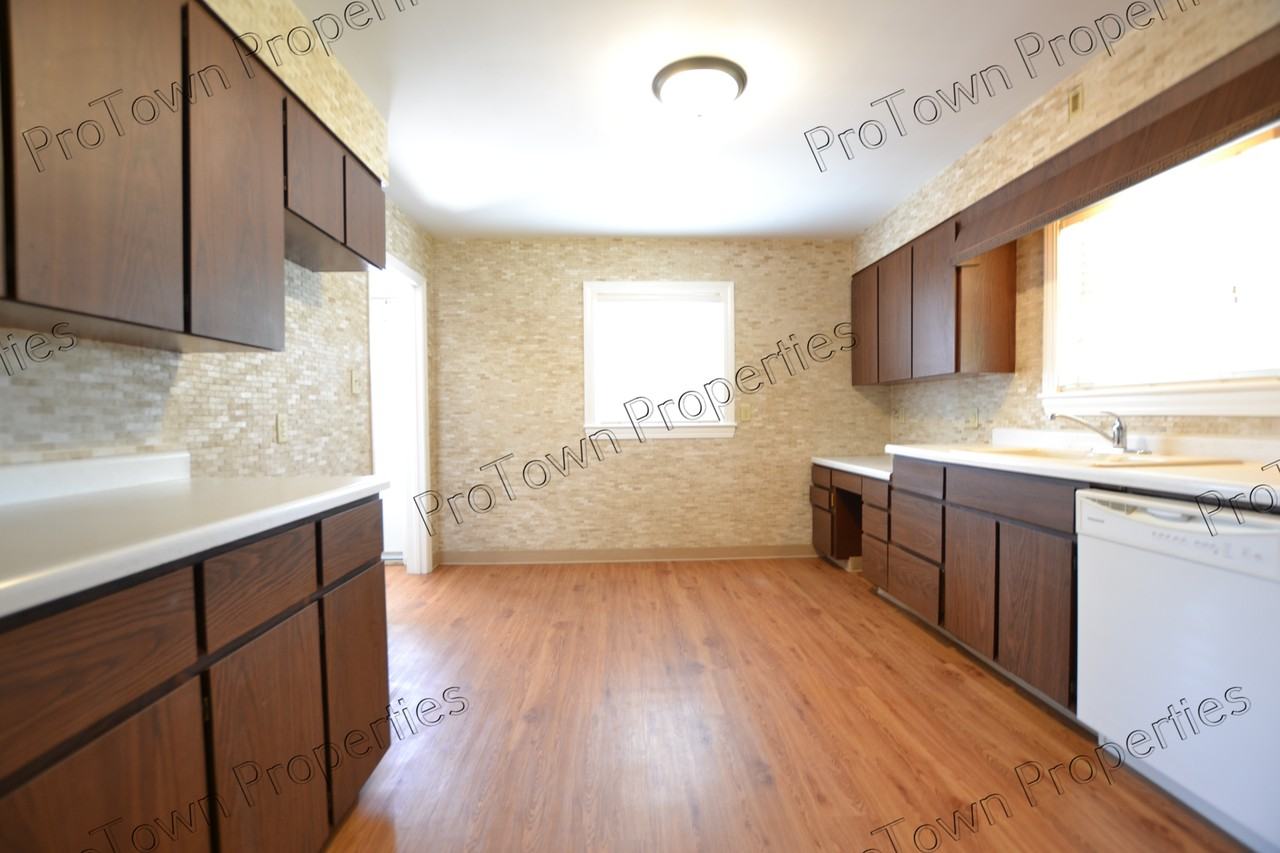 1307 Colorado Avenue - Photo 7 of 12