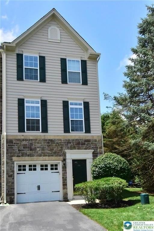 1600 Oakridge Ln