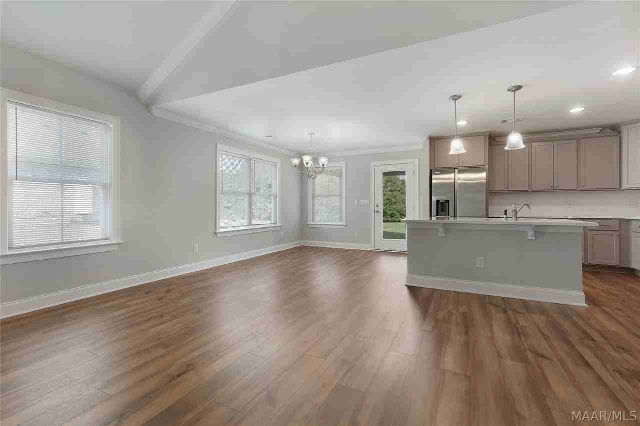 994 Pearl Dr - Photo 4 of 28