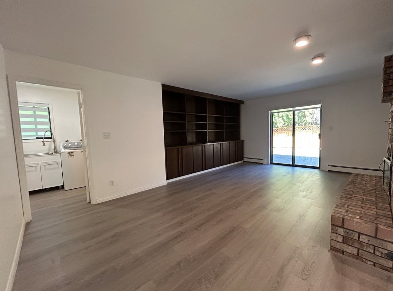 16221 Southglen Place - Photo 3 of 22