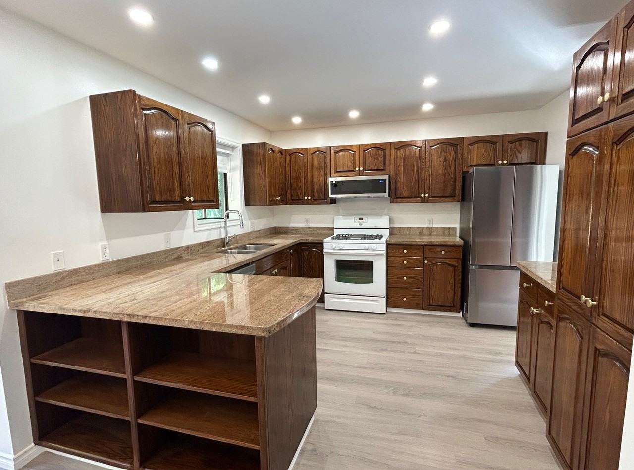 16221 Southglen Place - Photo 4 of 22