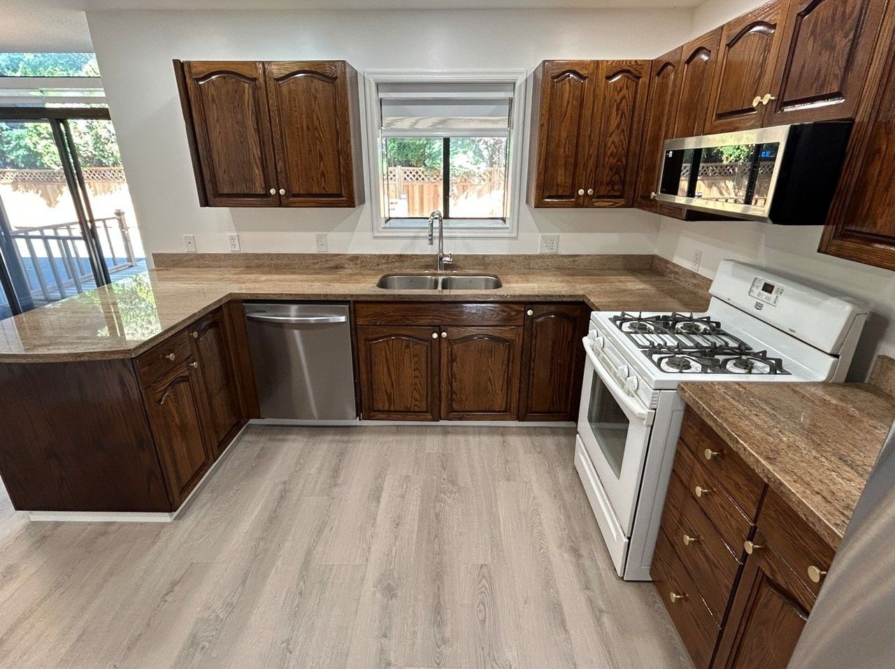 16221 Southglen Place - Photo 5 of 22