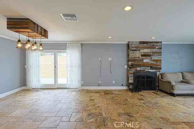 15001 Victoria Ln - Photo 4 of 8