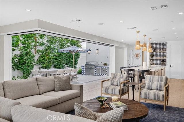 225 Jasmine Ave - Photo 6 of 8