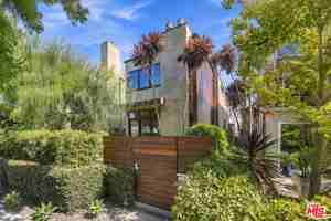 featured image of 744 Marine St