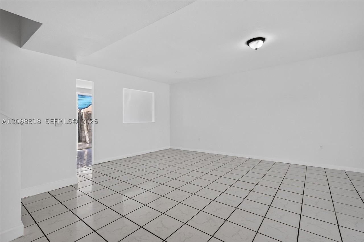 500 Nw 107th Ave #2C - Photo 5 of 36