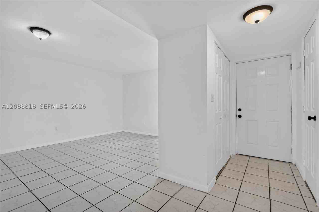 500 Nw 107th Ave #2C - Photo 6 of 36