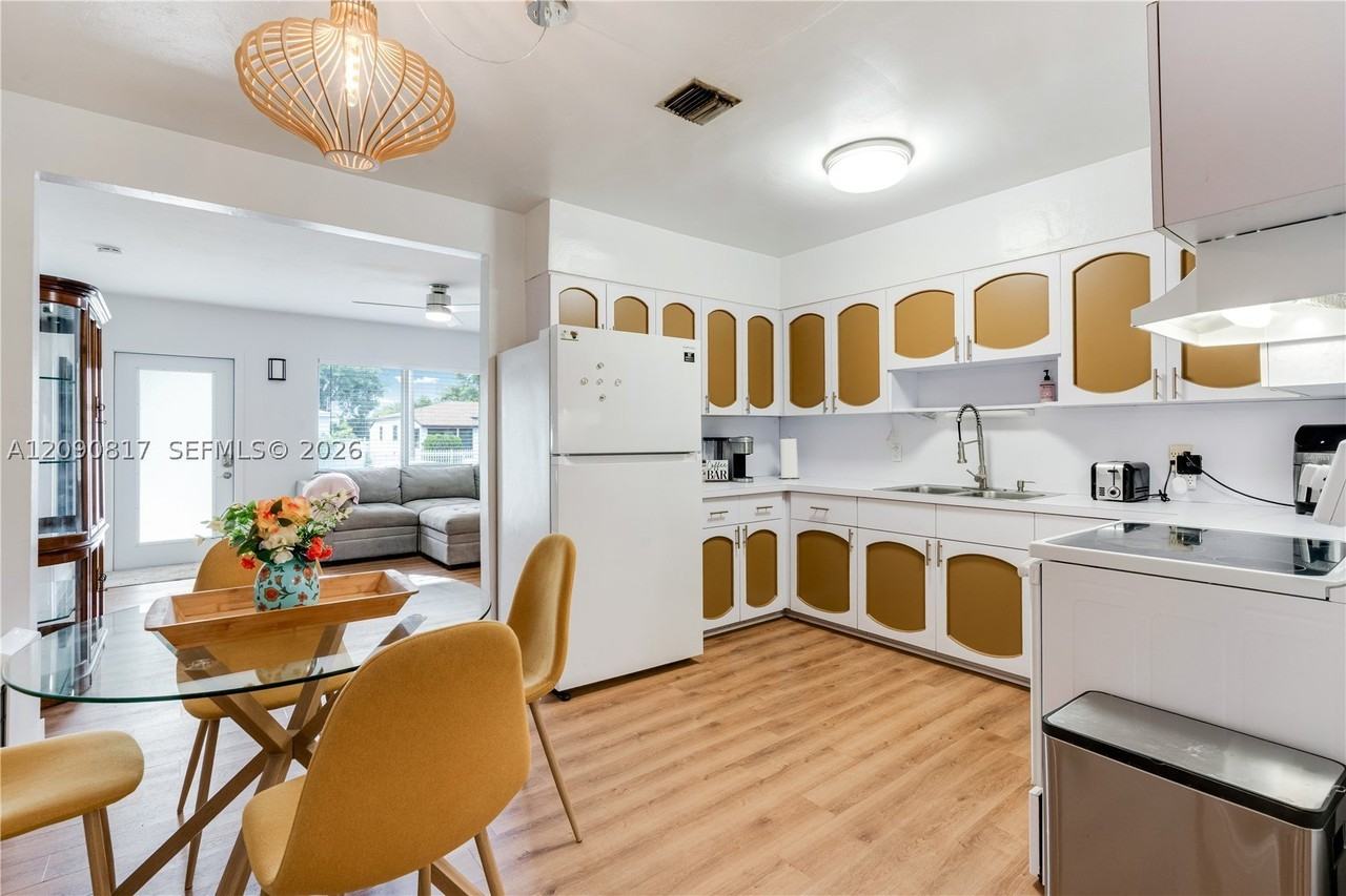 1238 Nw 57th St - Photo 5 of 18