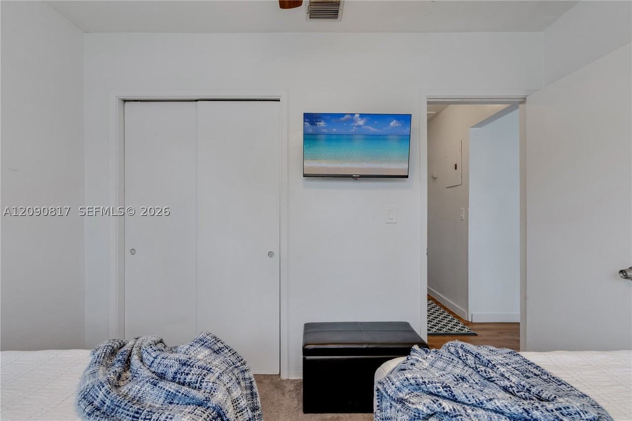 1238 Nw 57th St - Photo 7 of 18
