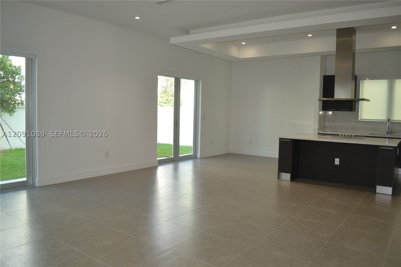 8241 Nw 34th Dr - Photo 7 of 24
