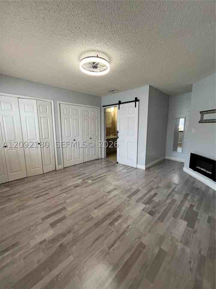 11512 Sw 6th St - Photo 5 of 15