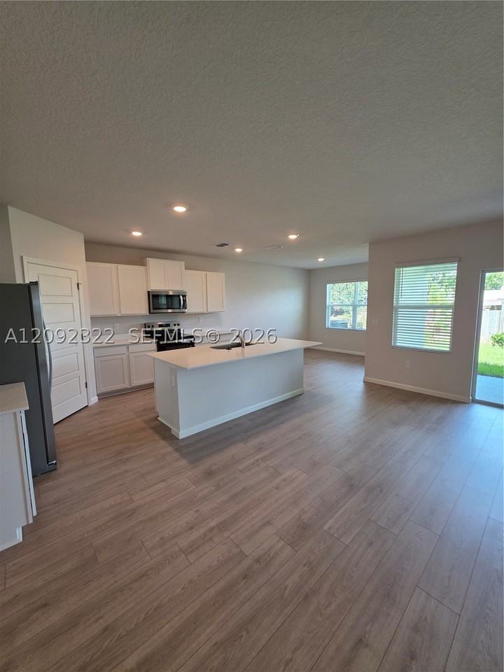 926 Crown St #1 - Photo 2 of 12