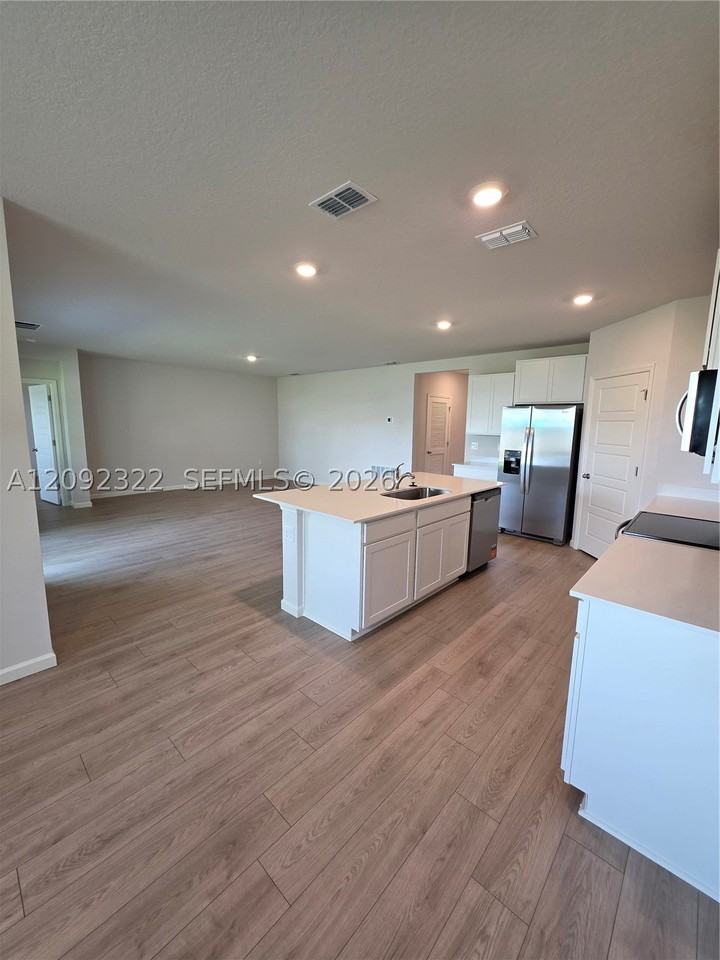 926 Crown St #1 - Photo 3 of 12
