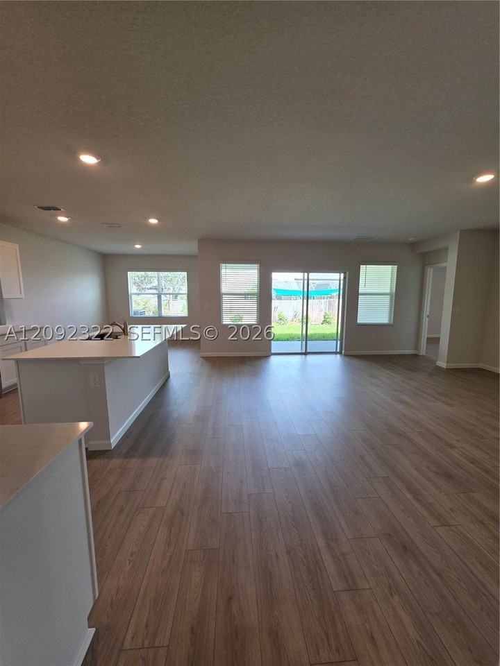 926 Crown St #1 - Photo 5 of 12