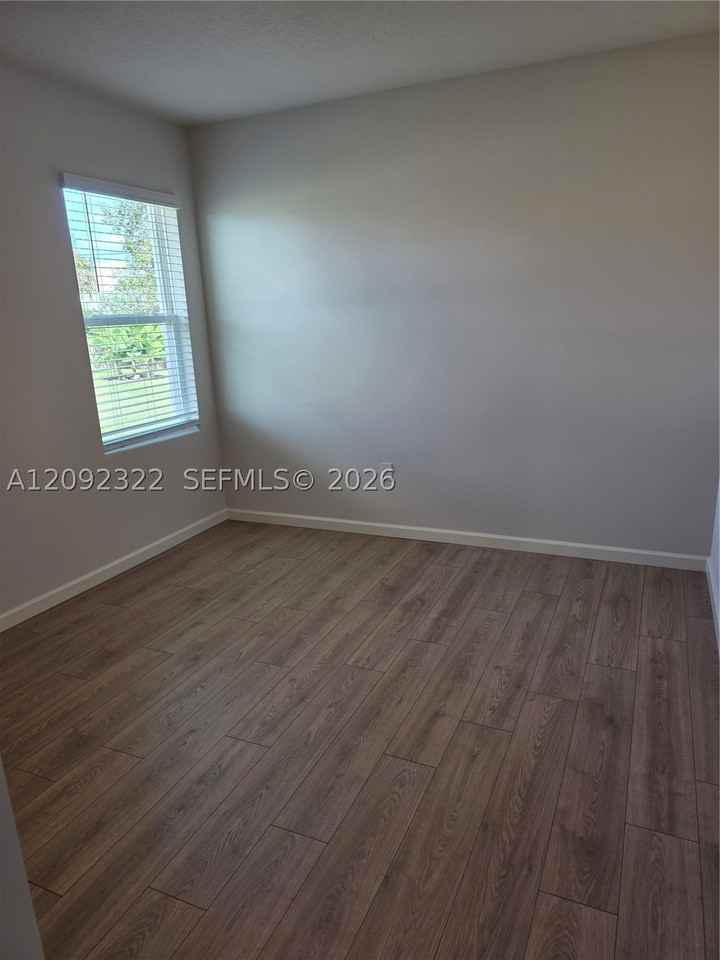 926 Crown St #1 - Photo 7 of 12