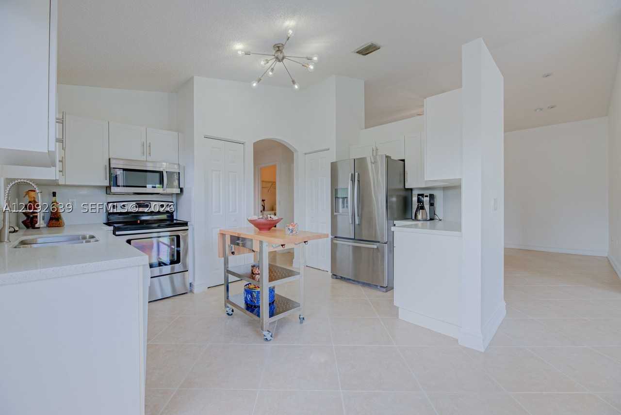 14133 Sw 154th Pl - Photo 3 of 31
