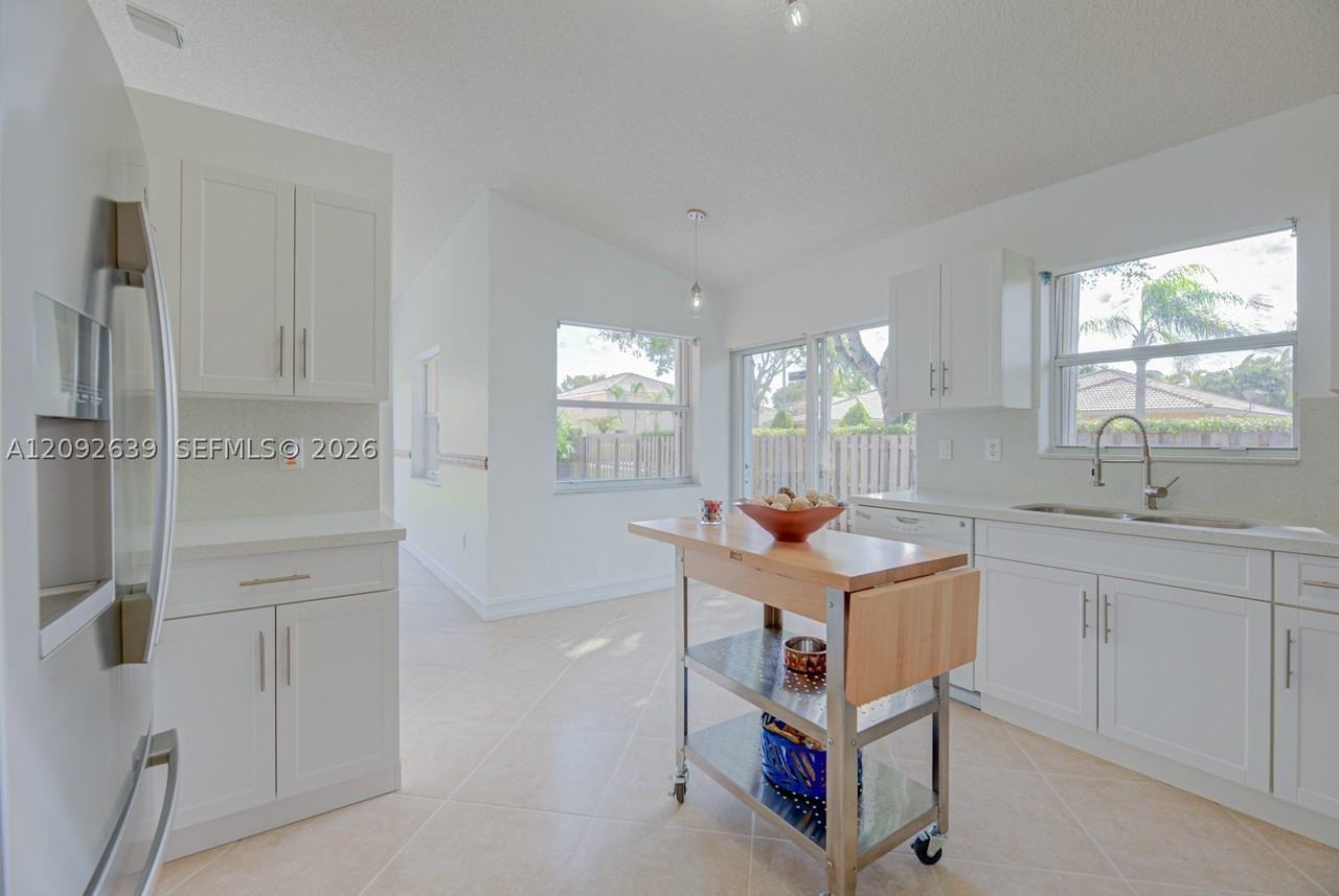 14133 Sw 154th Pl - Photo 4 of 31