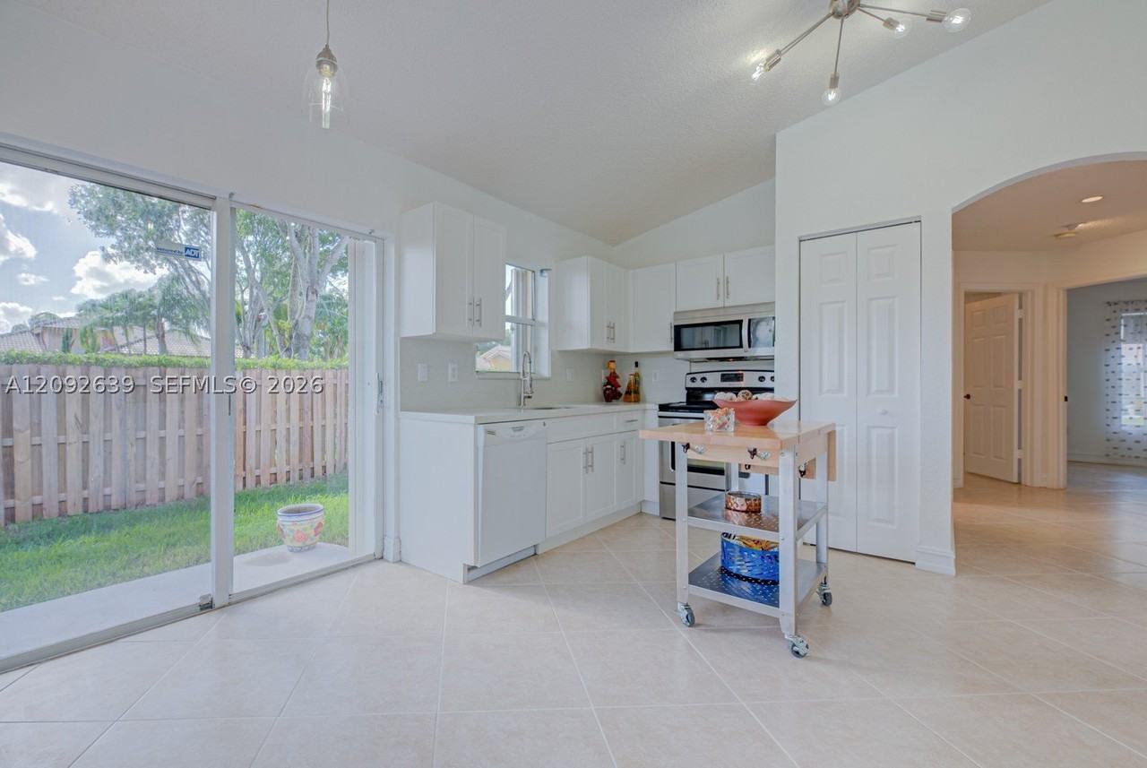 14133 Sw 154th Pl - Photo 5 of 31
