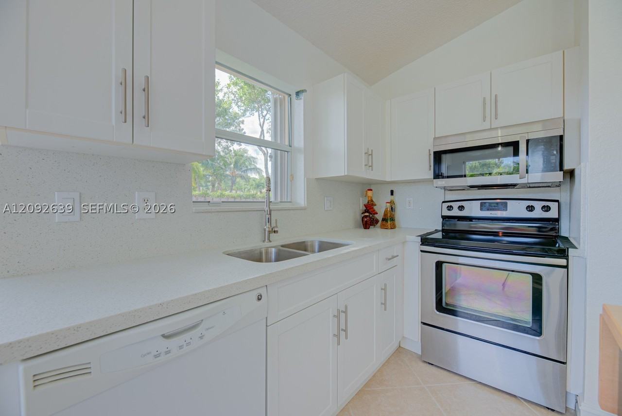 14133 Sw 154th Pl - Photo 6 of 31
